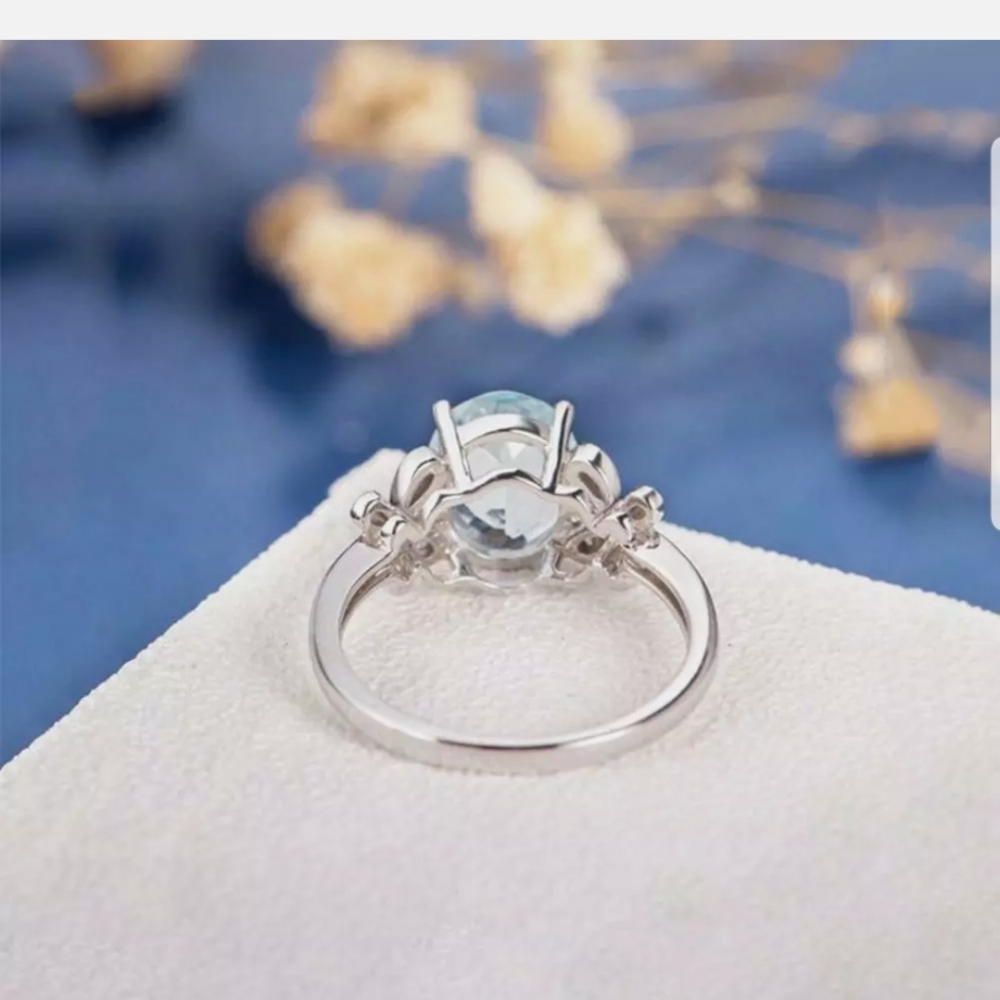 **New silver toned sky blue cubic Zirconia ring - Picture 2 of 12